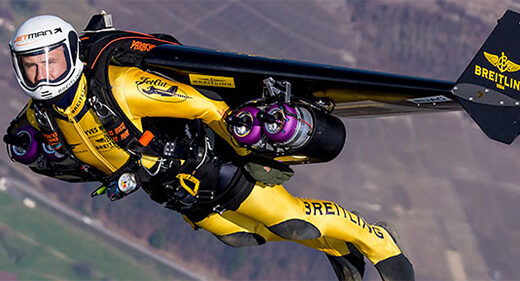 Jetman voa sobre Oshkosh