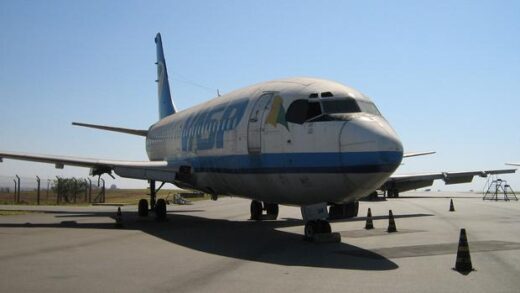 Justiça de SP leiloa 17 aviões da Vasp
