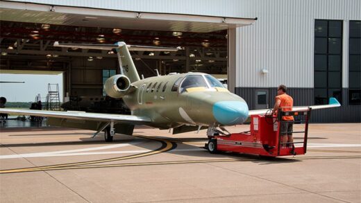 Cessna finaliza produção do M2 e faz primeiro voo do novo Citation X