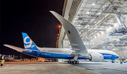 Boeing realiza voo inaugural do 787-9 e anuncia ajuste no 747-8