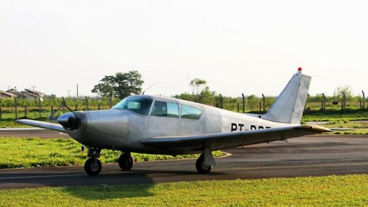 “AVIÕES e AVIADORES”:   Comanche 250