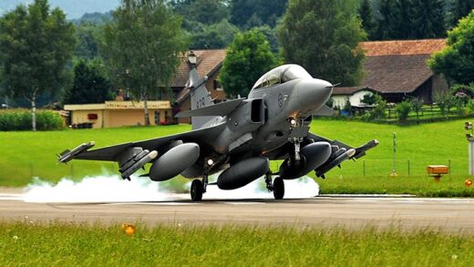 Brasil assina contrato para aquisição de 36 caças Gripen NG