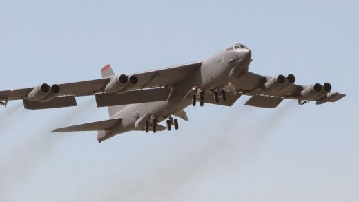 Veterano Boeing B-52 será remotorizado