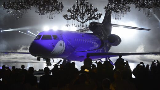Dassault promove roll out do Falcon 8X