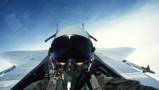 7 coisas que você só aprende ao pilotar um caça