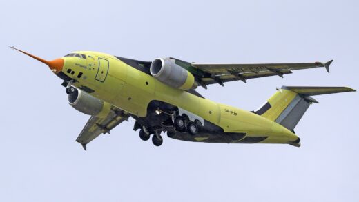 Antonov AN-178 realiza primeiro voo