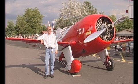 Delmar Benjamin e o Gee Bee, réplica, de 1932
