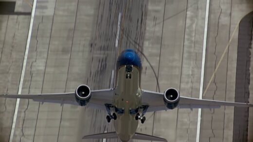 Incredible Vertical Take-off by Boeing 787-9 Dreamliner Shooting Straight Up Into The Sky – PAS2015