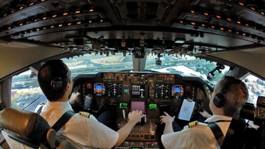 Flightdeck AF747 landing at Mexico City!