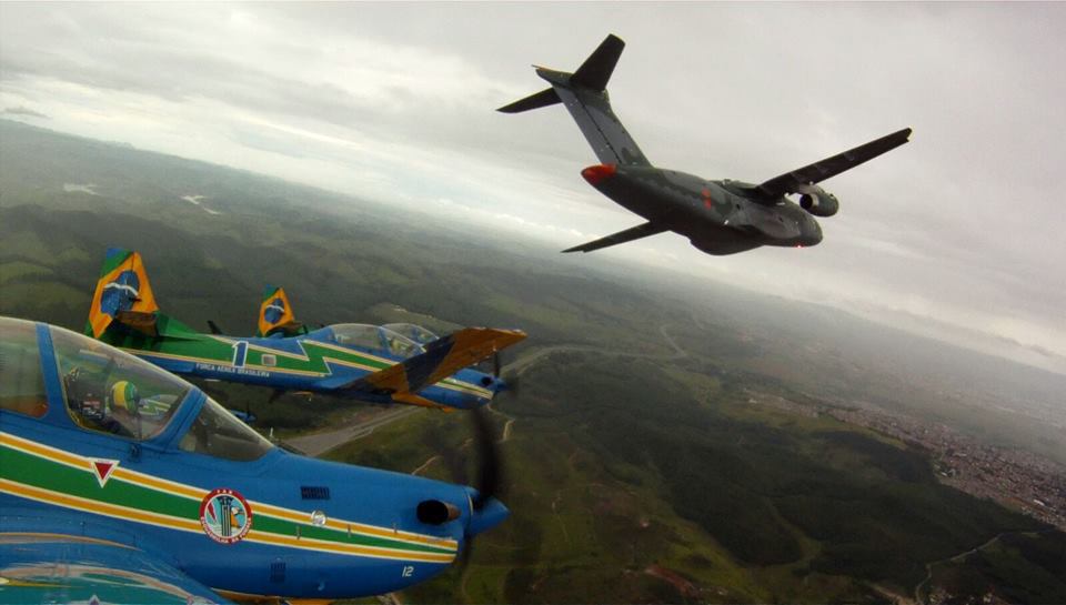 KC-390-e-Esquadrilha-da-Fumaca-foto-Facebook-EDA