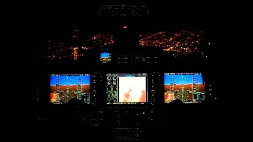 Embraer Phenom 300 – Night landing in Quito – SEQU