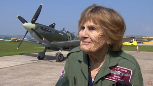 92-year-old WW2 veteran flies Spitfire again – BBC News