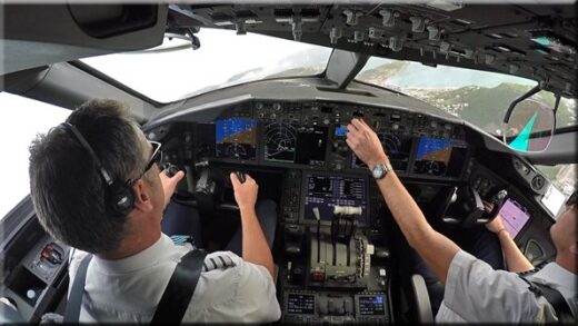 Cockpit Boeing 787 landing on Polderbaan