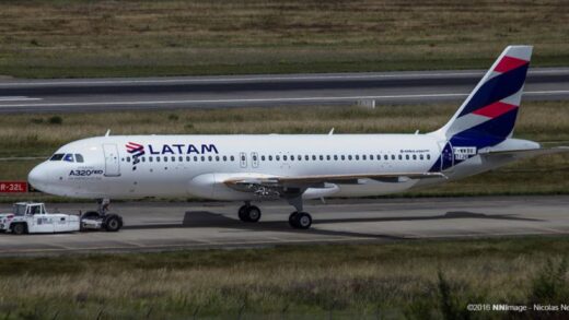 Airbus A320NEO da LATAM Brasil é flagrado em Toulouse