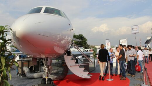 Falcon 8X chama a atenção do público na LABACE
