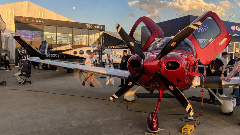 Plane Aviation participa da LABACE 2025 com aeronaves Cirrus